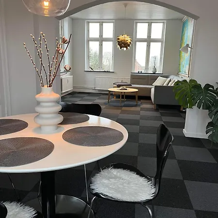 Tonders Bedste Udsigt Et Vaerelse Stue Spisestue Kokken Badevaerelse Apartment Tonder